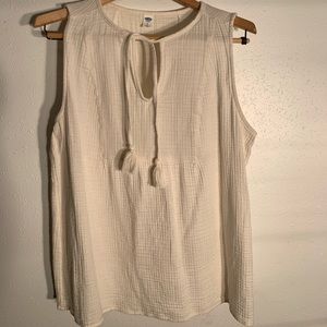 Old Navy cream colored tank Size L